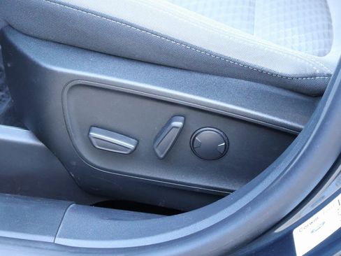 Used 2022 Ford Escape SE w/ SE Sport Appearance Package image 25