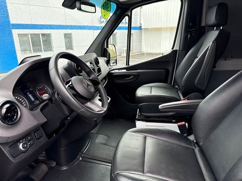 Used 2025 Mercedes-Benz Sprinter 2500 image 11