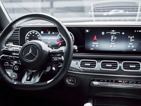 Used 2025 Mercedes-Benz GLS 63 AMG 4MATIC image 57