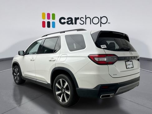 Used 2023 Honda Pilot Touring image 3