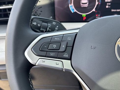 New 2026 Volkswagen Tiguan SE FWD image 18