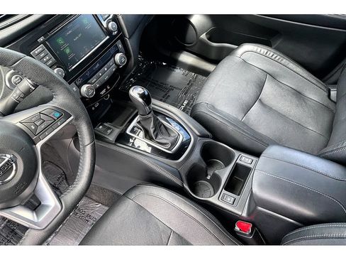 Used 2019 Nissan Rogue SL AWD/4WD image 18