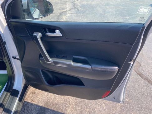 Used 2019 Kia Sportage LX image 18