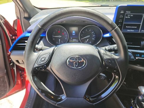 Used 2021 Toyota C-HR XLE FWD image 14