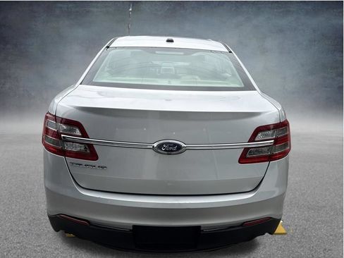 Used 2016 Ford Taurus SE FWD image 4