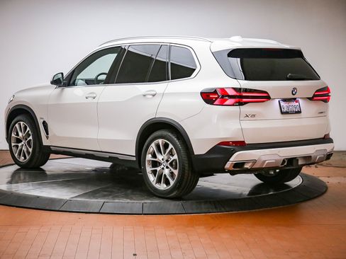 Certified 2024 BMW X5 sDrive40i w/ Premium Package RWD image 2