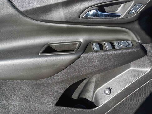 Used 2024 Chevrolet Equinox LT FWD image 18