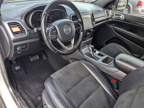 Used 2019 Jeep Grand Cherokee Laredo w/ Laredo X Package image 24