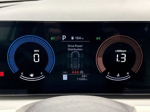 Used 2025 Hyundai Tucson SE image 13