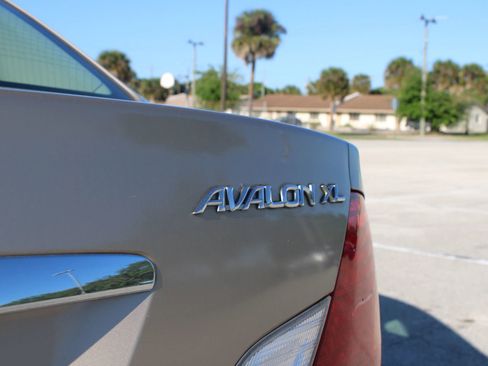 Used 2001 Toyota Avalon XL FWD image 11