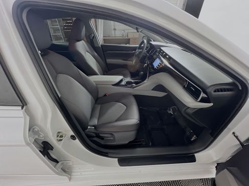 Used 2020 Toyota Camry LE image 31