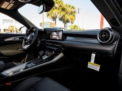 New 2025 Alfa Romeo Tonale w/ Premium Package image 25