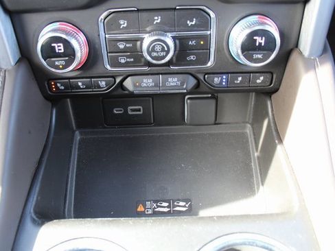 Used 2023 GMC Yukon SLT w/ SLT Luxury Package image 41