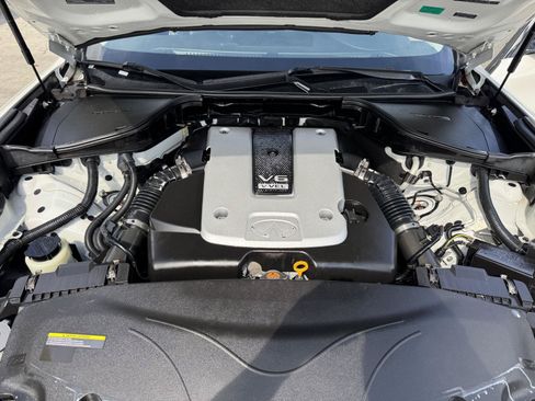 Used 2018 INFINITI Q70 Luxe RWD image 20