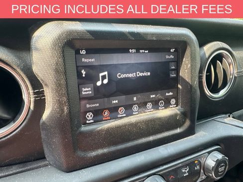 Used 2018 Jeep Wrangler Unlimited Sahara AWD/4WD image 4