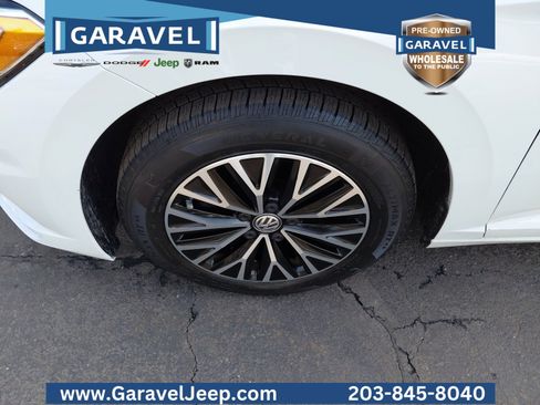 Used 2019 Volkswagen Jetta SE w/ Cold Weather Package image 32