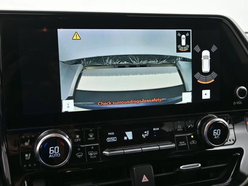 Used 2023 Toyota Highlander Limited FWD image 22