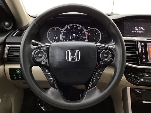 Used 2016 Honda Accord Touring image 30