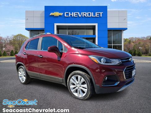 Used 2017 Chevrolet Trax Premier w/ Driver Confidence II Package AWD/4WD image 1