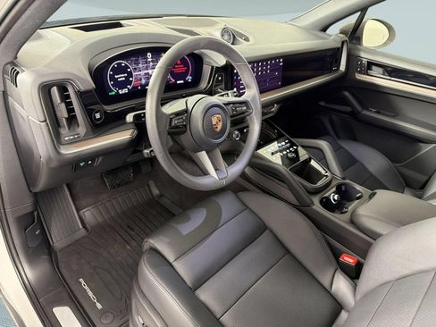 Certified 2026 Porsche Cayenne AWD/4WD image 4
