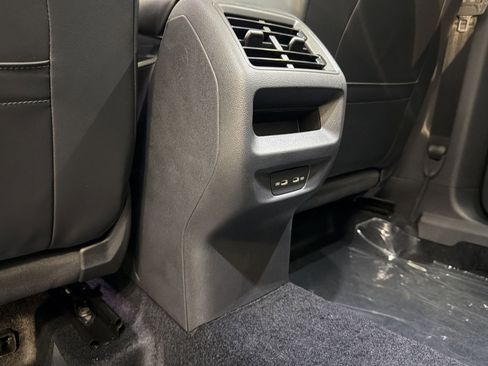 New 2026 Volkswagen Tiguan SE R-Line FWD image 32