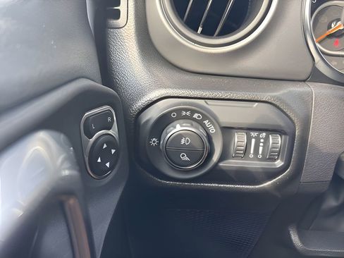 Used 2022 Jeep Gladiator Willys image 28