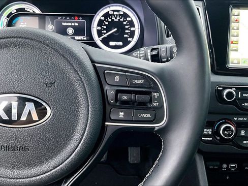 Used 2018 Kia Niro EX w/ EX Premium Package image 12