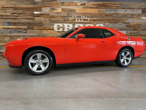 Used 2019 Dodge Challenger SXT image 15
