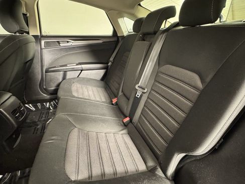 Used 2019 Ford Fusion SE FWD image 31