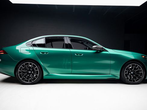 Used 2025 BMW M5 w/ Carbon Package image 38