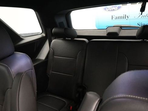 Used 2022 Chevrolet Traverse LT w/ LT Premium Package FWD image 10