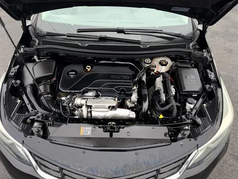 Used 2018 Chevrolet Cruze LT w/ Convenience Package FWD image 17