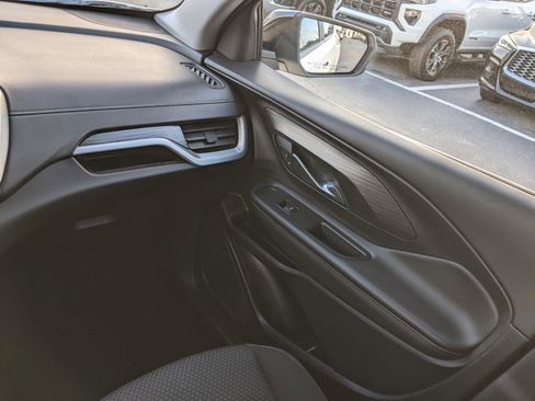 Used 2023 GMC Terrain SLE w/ Driver Convenience Package image 15