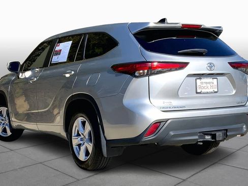 Used 2023 Toyota Highlander LE image 12