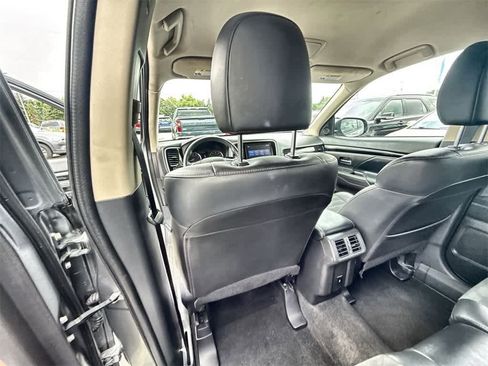 Used 2020 Mitsubishi Outlander SE image 17