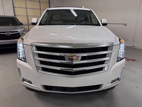 Used 2018 Cadillac Escalade ESV Premium Luxury AWD/4WD image 8