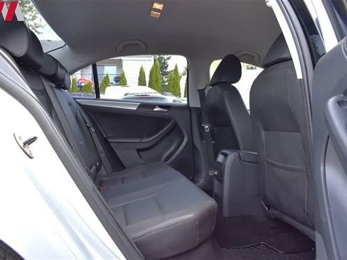 Used 2012 Volkswagen Jetta TDI w/ TDI Appearance Pkg FWD image 19