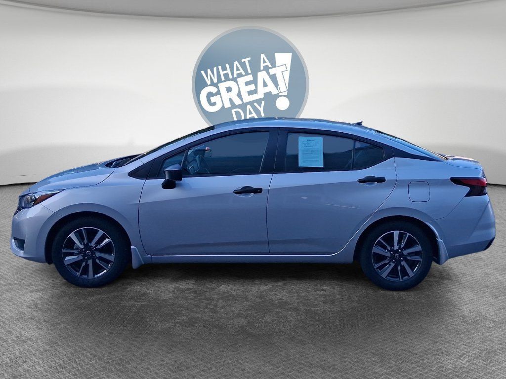 Used 2025 Nissan Versa S FWD image 7
