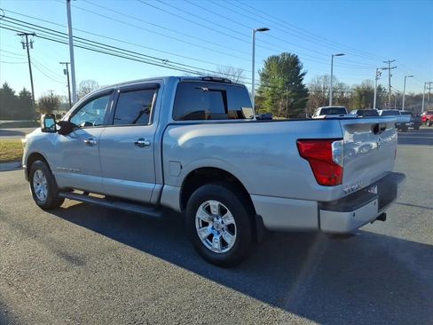 Used 2018 Nissan Titan SV w/ SV Convenience Package image 12