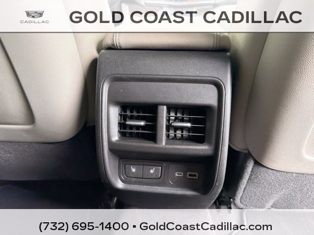 Used 2023 Cadillac XT4 Luxury w/ Cold Weather Package FWD image 9