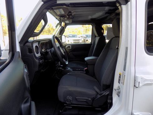 Certified 2025 Jeep Gladiator Nighthawk image 20