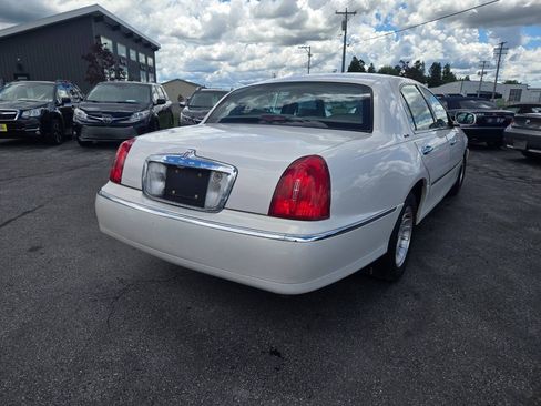 Used 1998 Lincoln Town Car Executive RWD image 6