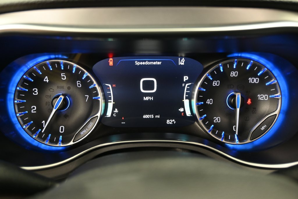 Used 2025 Chrysler Pacifica Limited FWD image 22