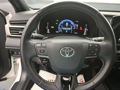 Used 2025 Toyota Camry SE FWD image 6