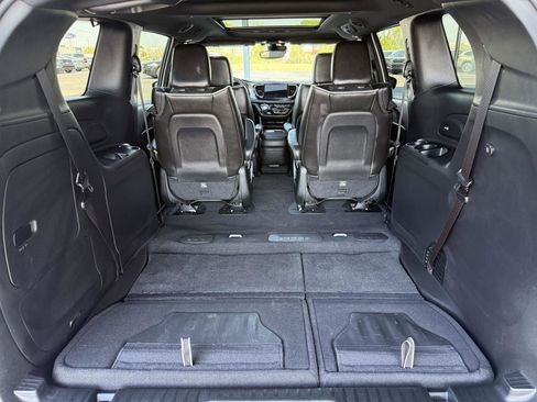 Used 2023 Chrysler Pacifica Limited w/ S Appearance Package image 48