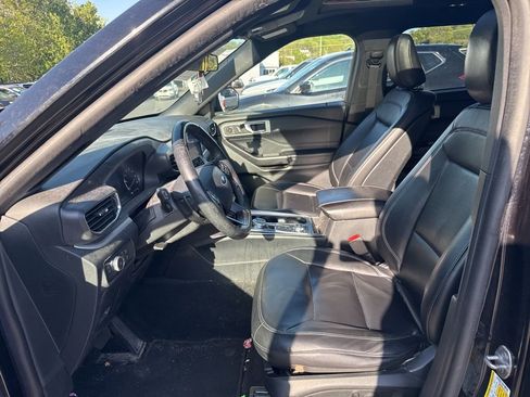 Used 2020 Ford Explorer XLT w/ Equipment Group 202A image 5