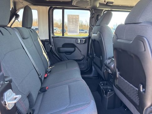 Used 2025 Jeep Wrangler Unlimited Rubicon w/ Convenience Group AWD/4WD image 35
