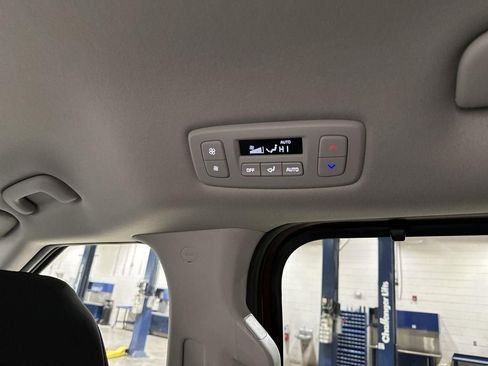 New 2026 Kia Carnival EX FWD image 33