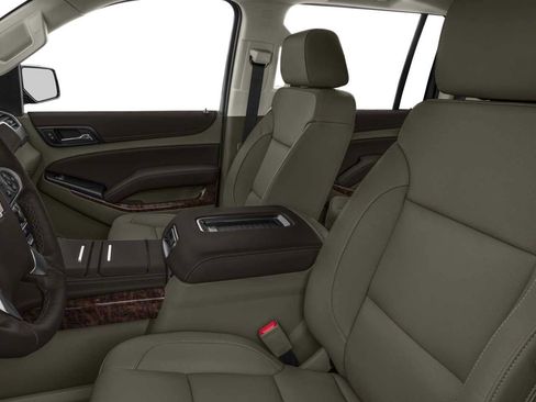 Used 2018 Chevrolet Suburban Premier image 6