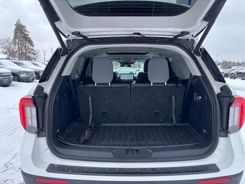 Used 2025 Ford Explorer Active w/ Active Comfort Package image 17